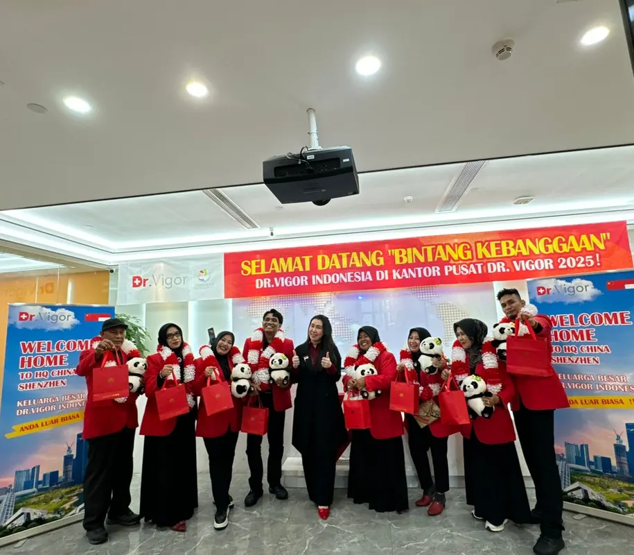 Rombongan berfoto dalam acara penyambutan