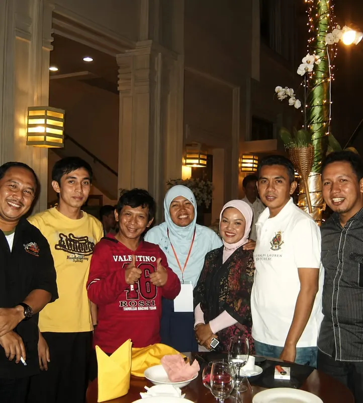 Kebersamaan dengan para sahabat dalam sebuah jamuan malam