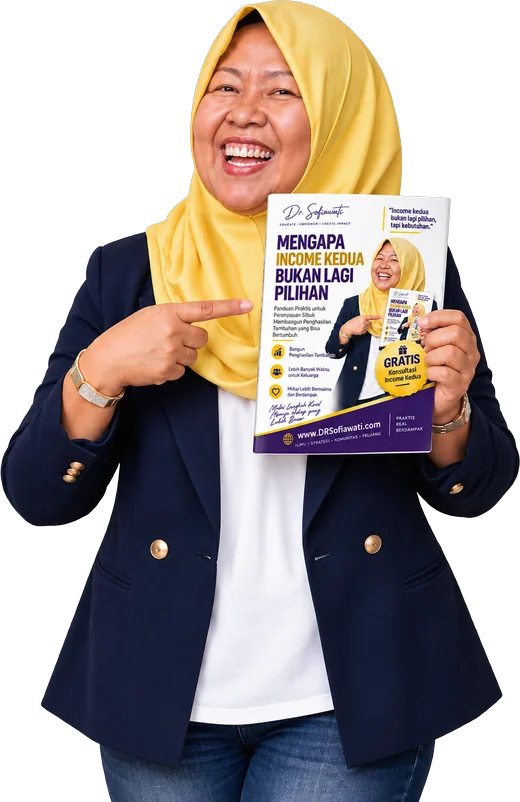 Dr. Sofiawati tersenyum lebar sambil memegang dan menunjuk eBook Income Revolution